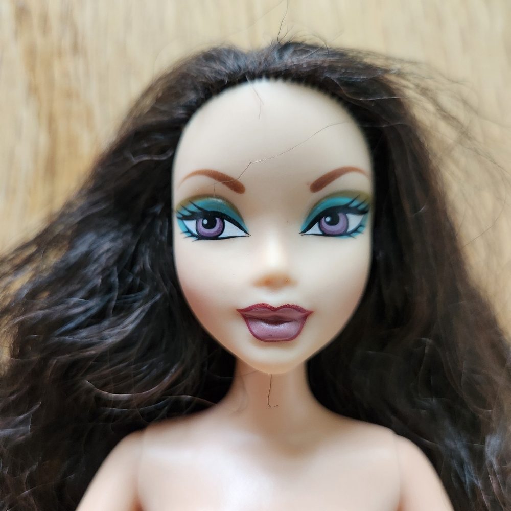 Barbie My Scene NOLEE 12" Doll White Dress Green Eyeshadow Mattel
